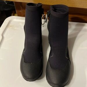 Like new DeepSee scuba diving boots size 5.
